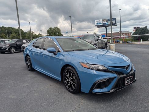 Used 2023 Toyota Camry SE w/ Convenience Package FWD image 3