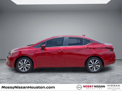 Used 2025 Nissan Versa SV w/ Trunk Package FWD image 5