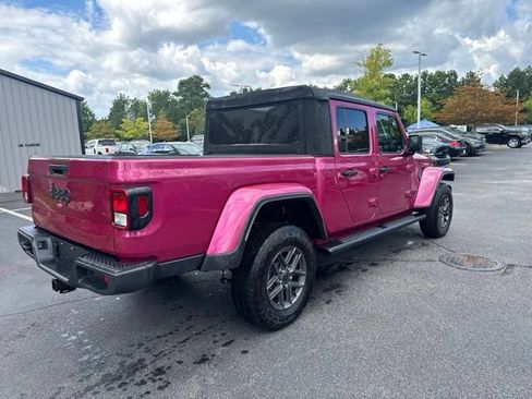 Used 2024 Jeep Gladiator Sport AWD/4WD image 5