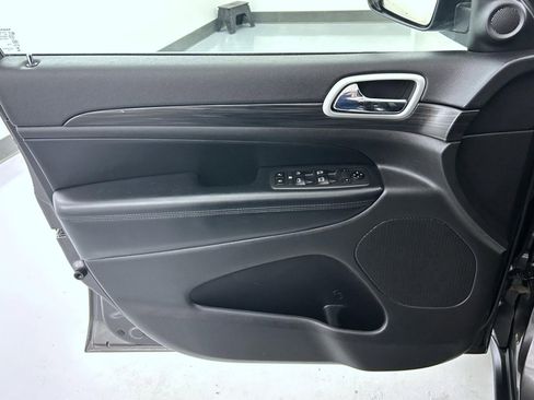 Used 2021 Jeep Grand Cherokee Laredo X image 9