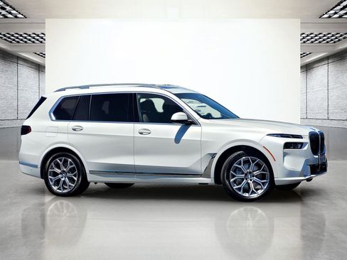 Certified 2025 BMW X7 xDrive40i w/ Executive Package AWD/4WD image 5