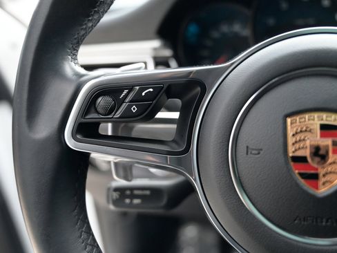 Used 2018 Porsche Macan image 25