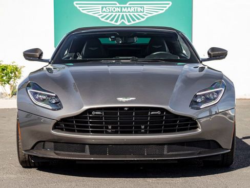 Used 2019 Aston Martin DB11 Volante image 8