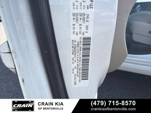 Used 2014 Dodge Grand Caravan SXT w/ UConnect Hands-Free Group FWD image 13