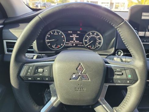 Used 2024 Mitsubishi Outlander SE image 25