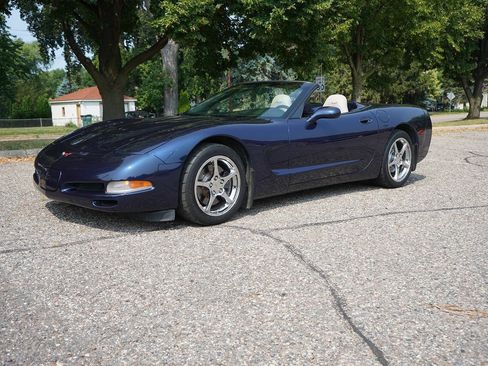 Used 2000 Chevrolet Corvette Convertible RWD image 2