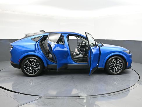 Used 2025 Ford Mustang Mach-E Premium image 39