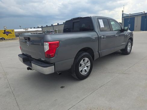 Used 2017 Nissan Titan SV RWD image 23