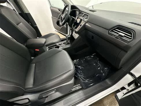 Certified 2022 Volkswagen Tiguan SE image 21