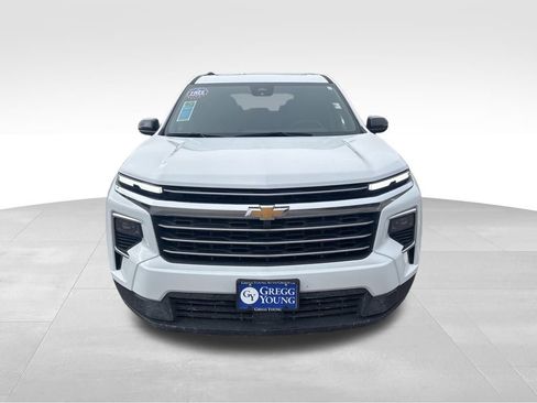 Used 2025 Chevrolet Traverse LT w/ Sun and Wheel Package image 10