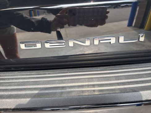 Used 2024 GMC Yukon XL Denali image 8