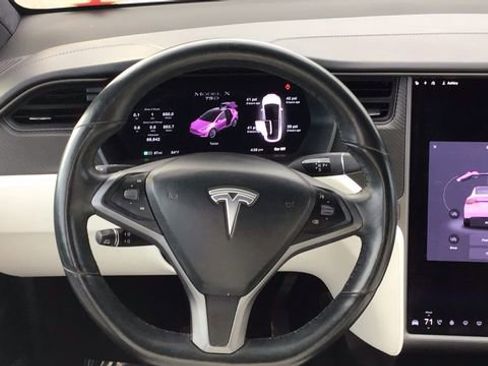 Used 2018 Tesla Model X 75D image 17