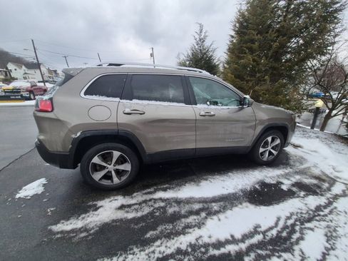 Used 2019 Jeep Cherokee Limited image 8