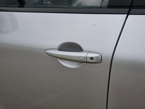 Used 2025 Nissan Rogue SV FWD image 8