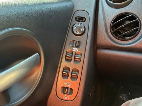 Used 2006 Pontiac Grand Prix Base image 7