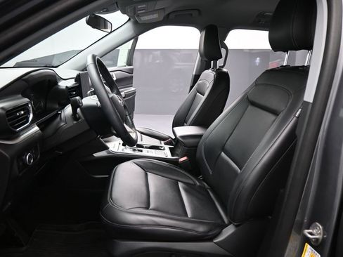 Certified 2023 Ford Explorer XLT w/ Equipment Group 202A image 10