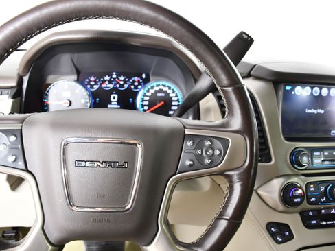 Used 2018 GMC Yukon Denali w/ Open Road Package AWD/4WD image 17