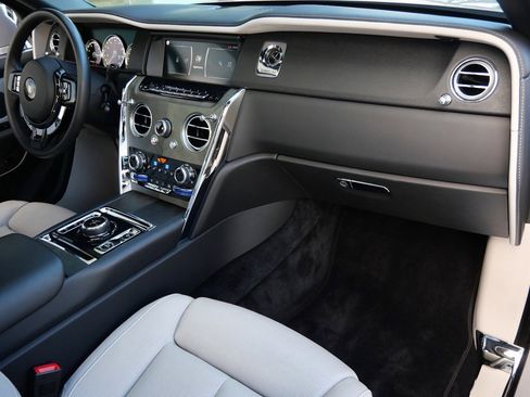 Used 2021 Rolls-Royce Cullinan image 17