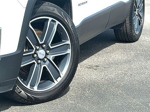 Used 2020 GMC Acadia SLT image 3