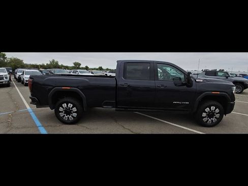 Used 2024 GMC Sierra 3500 AT4 w/ Technology Package AWD/4WD image 9