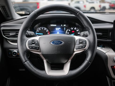 Used 2022 Ford Explorer XLT w/ Equipment Group 202A image 18