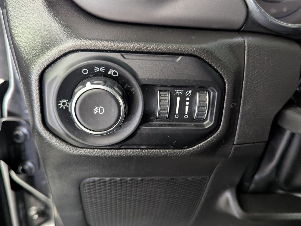 Used 2022 Jeep Wrangler Sport AWD/4WD image 13