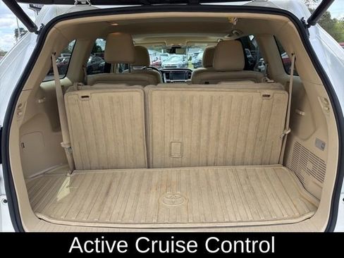 Used 2017 Toyota Highlander Limited image 16