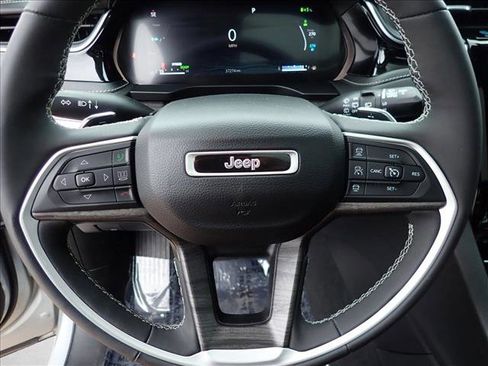 Used 2022 Jeep Grand Cherokee Limited 4xe w/ Luxury Tech Group II image 15