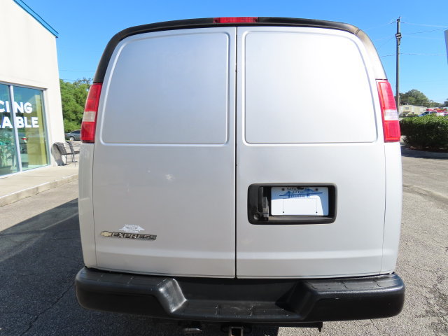 Used 2018 Chevrolet Express 2500 w/ Driver Convenience Package RWD image 9