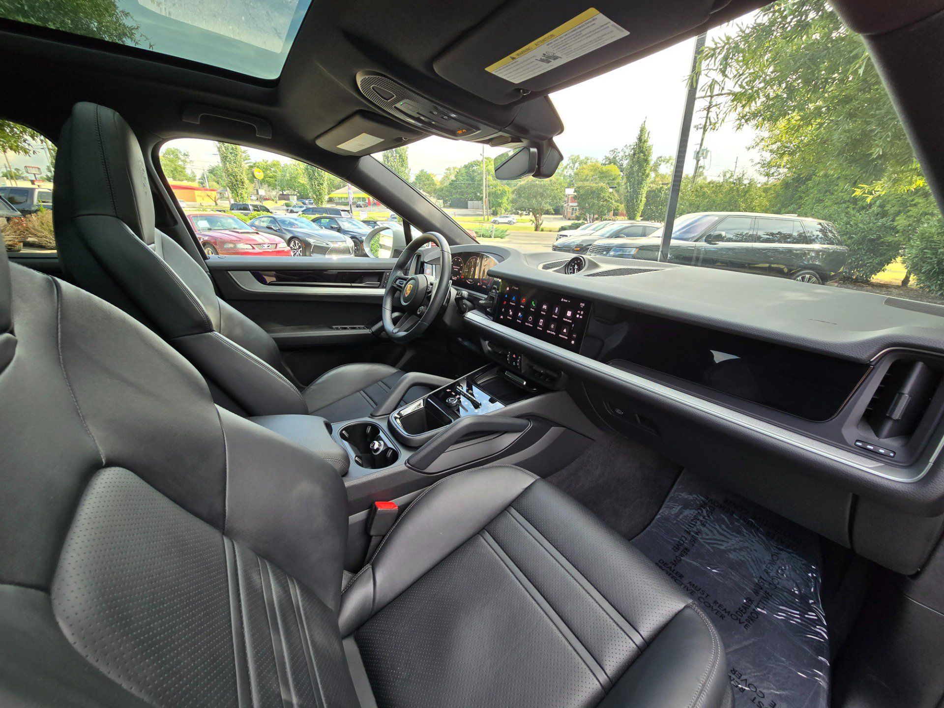 Used 2025 Porsche Cayenne Coupe AWD/4WD image 14