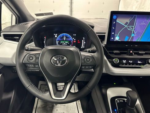 Used 2025 Toyota Corolla SE w/ SE Premium Package image 17