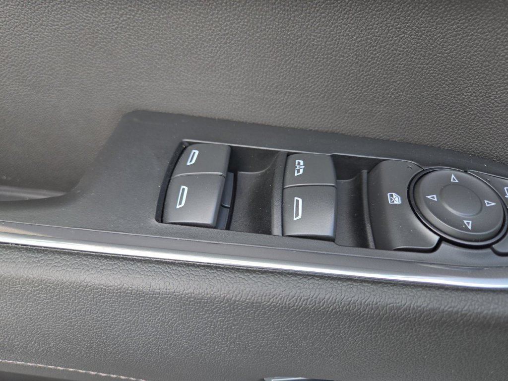 Used 2024 Chevrolet Silverado 1500 LT AWD/4WD image 32