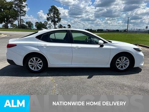 Used 2025 Toyota Camry LE FWD image 4
