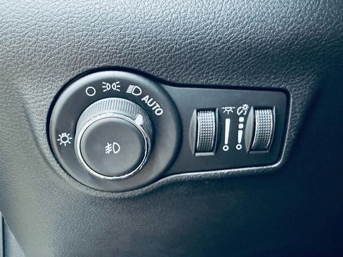 Used 2024 Jeep Compass Latitude image 39