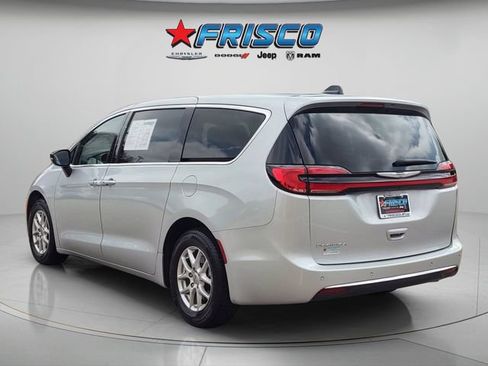 Certified 2024 Chrysler Pacifica Touring-L FWD image 5