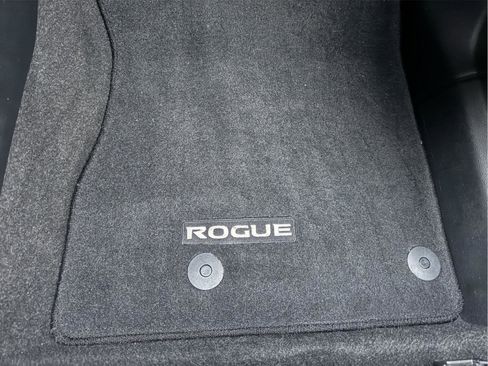 Used 2023 Nissan Rogue SV image 30