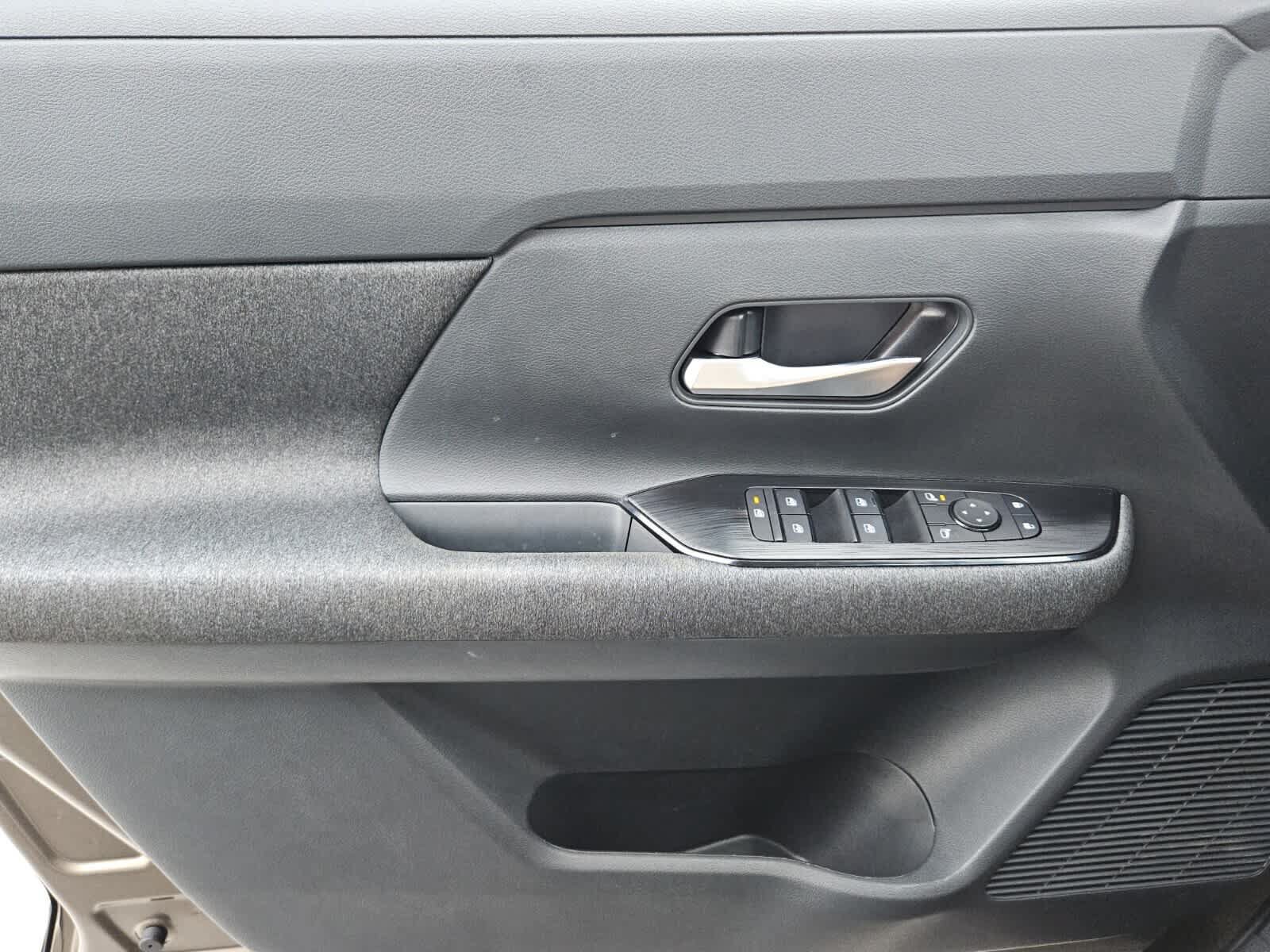Used 2025 Nissan Kicks SV FWD image 16