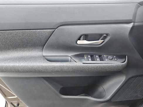 Used 2025 Nissan Kicks SV FWD image 16
