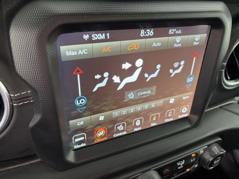 Used 2022 Jeep Wrangler Unlimited Sahara AWD/4WD image 32
