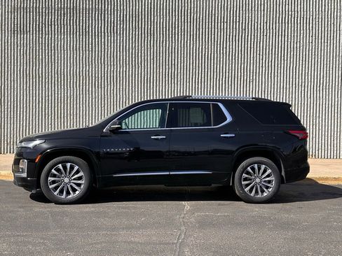 Used 2023 Chevrolet Traverse Premier AWD/4WD image 2