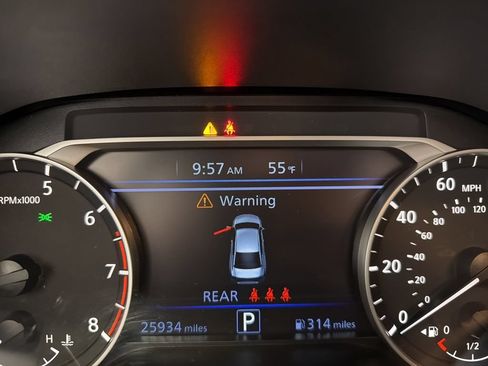 Used 2025 Nissan Altima 2.5 SV FWD image 11