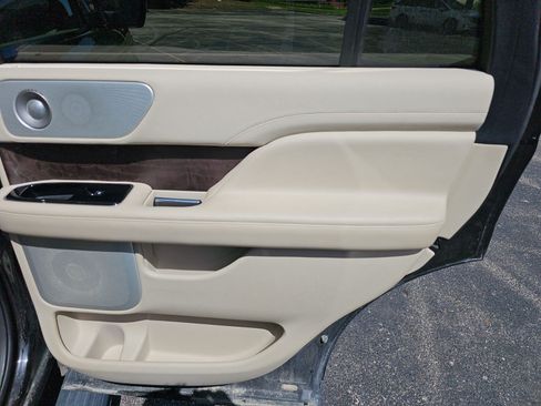 Used 2020 Lincoln Navigator Reserve w/ Equipment Group 208A Reserve AWD/4WD image 17