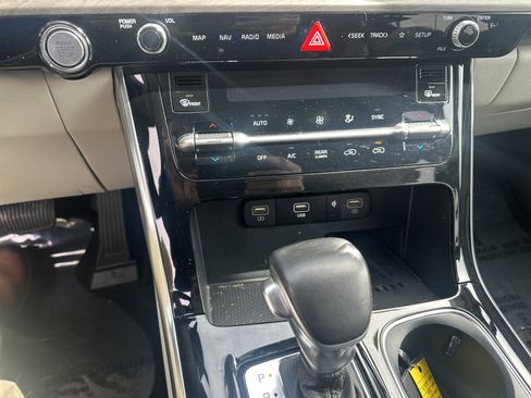 Used 2024 Kia Carnival SX image 34