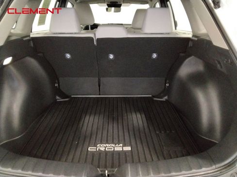 Used 2024 Toyota Corolla Cross L image 9