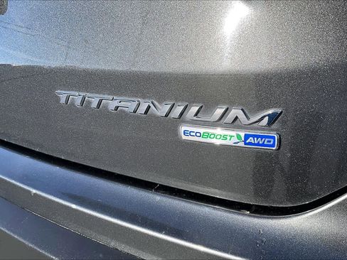 Used 2019 Ford Edge Titanium w/ Equipment Group 301A image 9