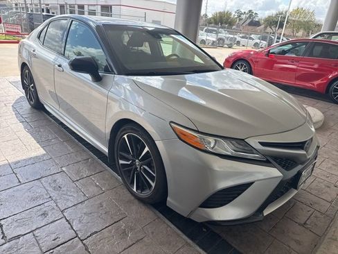 Used 2020 Toyota Camry XSE image 5