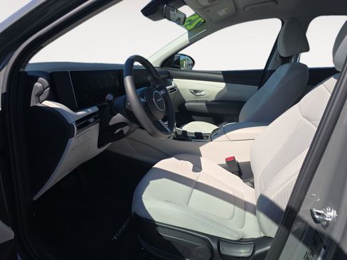 Certified 2025 Hyundai Tucson SE FWD image 10