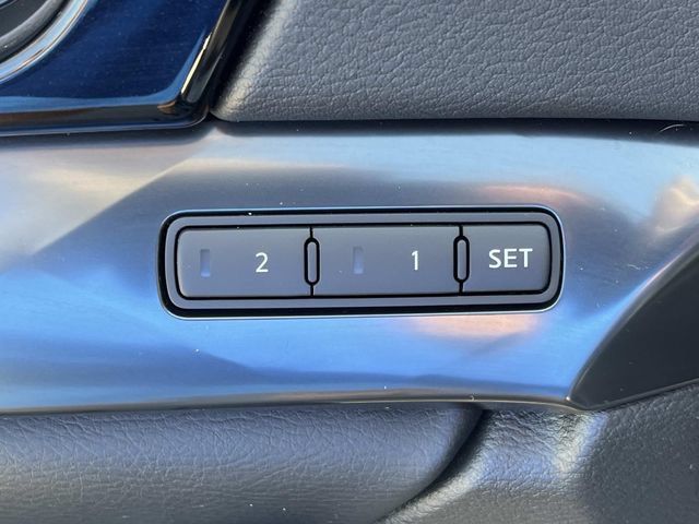Used 2023 Nissan Maxima SR w/ Sport Mat Group FWD image 28