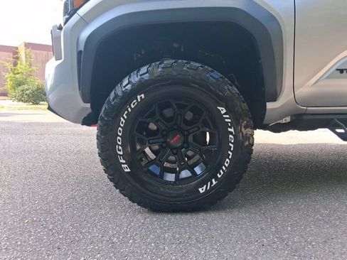 Used 2024 Toyota Tacoma TRD Off-Road AWD/4WD image 11
