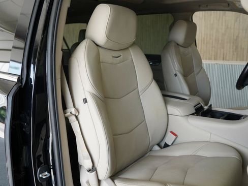 Used 2019 Cadillac Escalade ESV Premium Luxury w/ LPO, Radiant Package AWD/4WD image 29